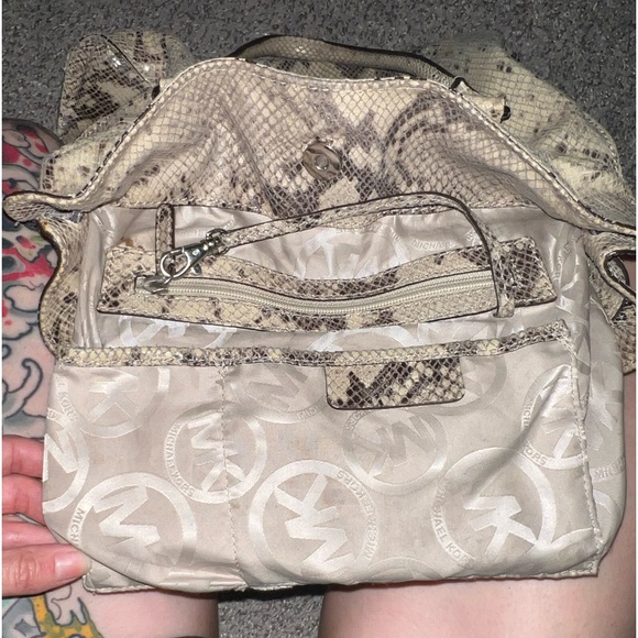 Michael kors snakeskin/ python? Large purse cream/tan/brown - Picture 8 of 11